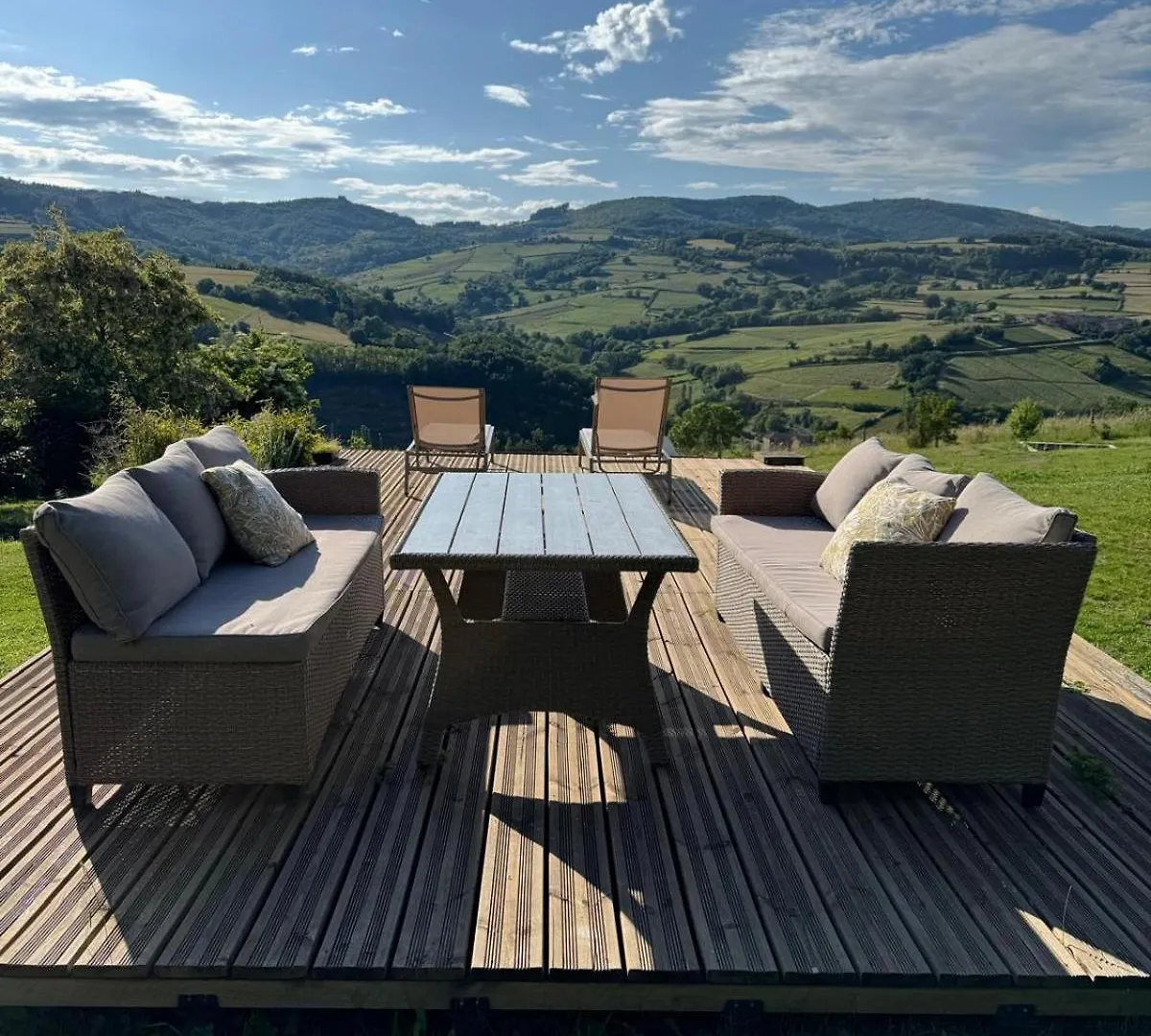 Quiet Cottage With Nice View Between Macon And Cluny Cenves Dom wakacyjny